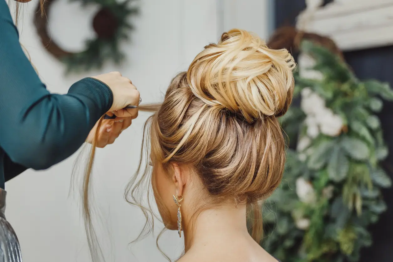 Penteado de noiva simples: solto, preso ou semi-preso para cabelo longo e curto