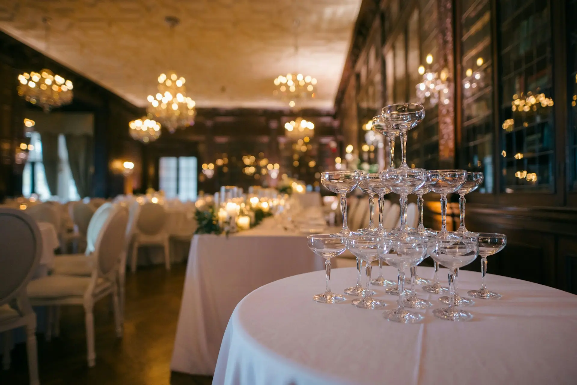 Como criar um site de casamento elegante?